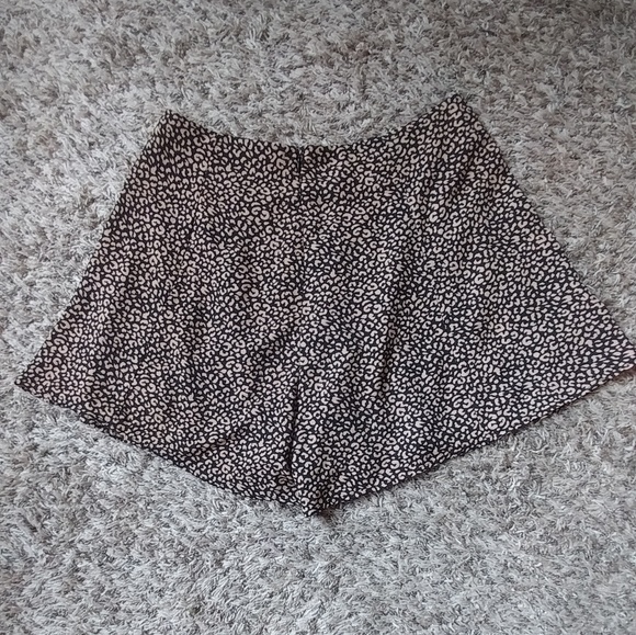 Soprano Dress Shorts - Picture 3 of 4